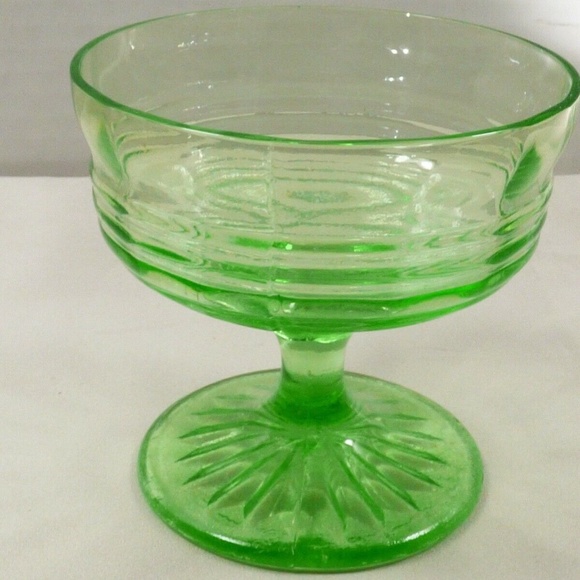 Vintage, Green Uranium Vaseline ( tested for glow as pictured) Depression Glass - Picture 6 of 7